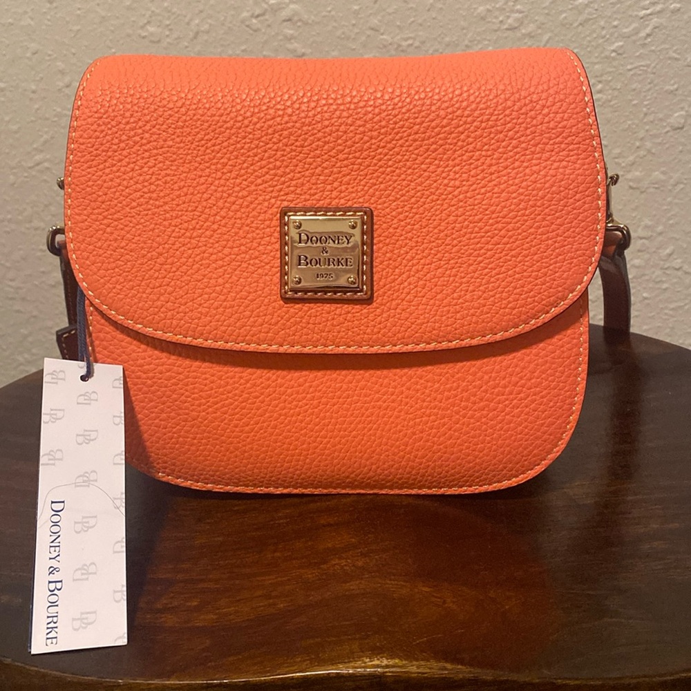 Dooney & BOURKE